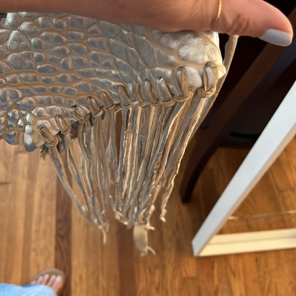 Mara Scalise Metallic Leather Fringe bag - Picture 7 of 14